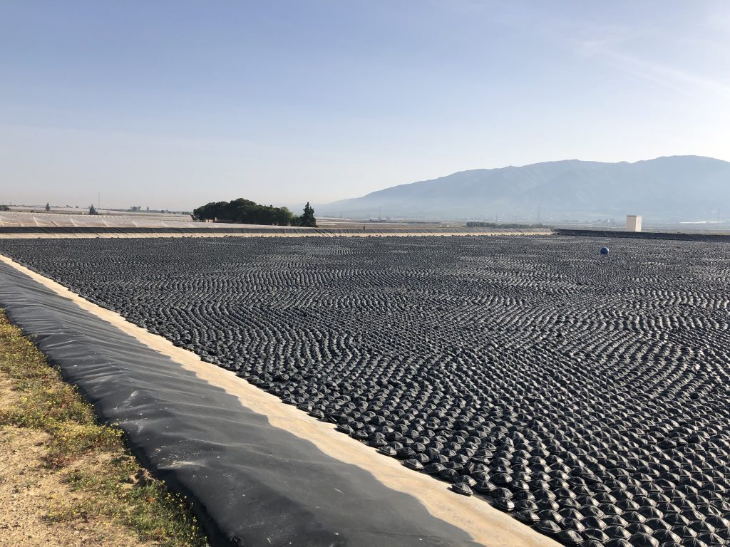 Control de mermas en balsas de riego: drenes y evaporación