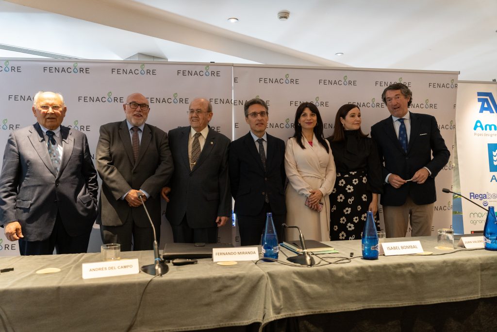 Los agricultores aseguran que rebajar los costes de producción es más efectivo que topar el precio de los alimentos o vigilar los márgenes empresariales
