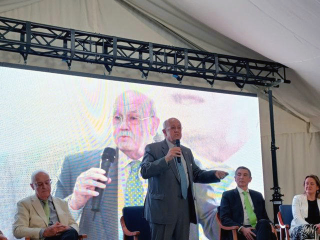 Andrés del Campo, Presidente de Honor de Fenacore, recibe homenaje del regadío andaluz