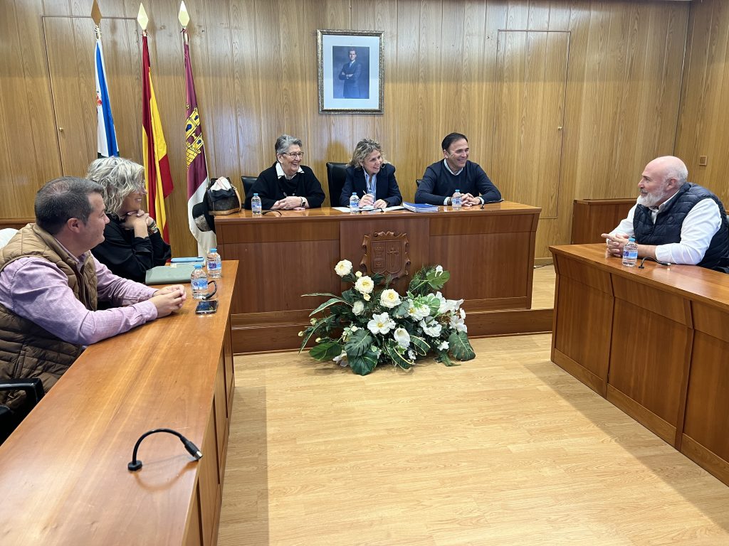 CUAS Mancha Occidental II presenta el 16 Congreso Nacional de Regantes a la alcaldesa de Socuéllamos
