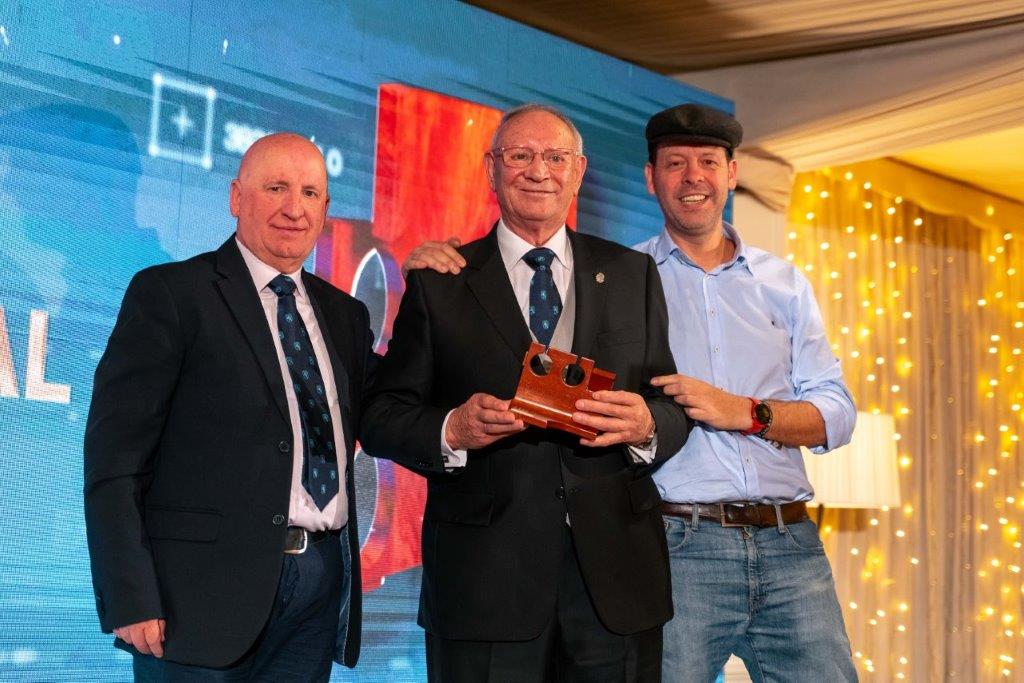 Ángel González Quintanilla recibe el PREMIO VALOR RURAL 2024 que otorga La8 León y esRadio León