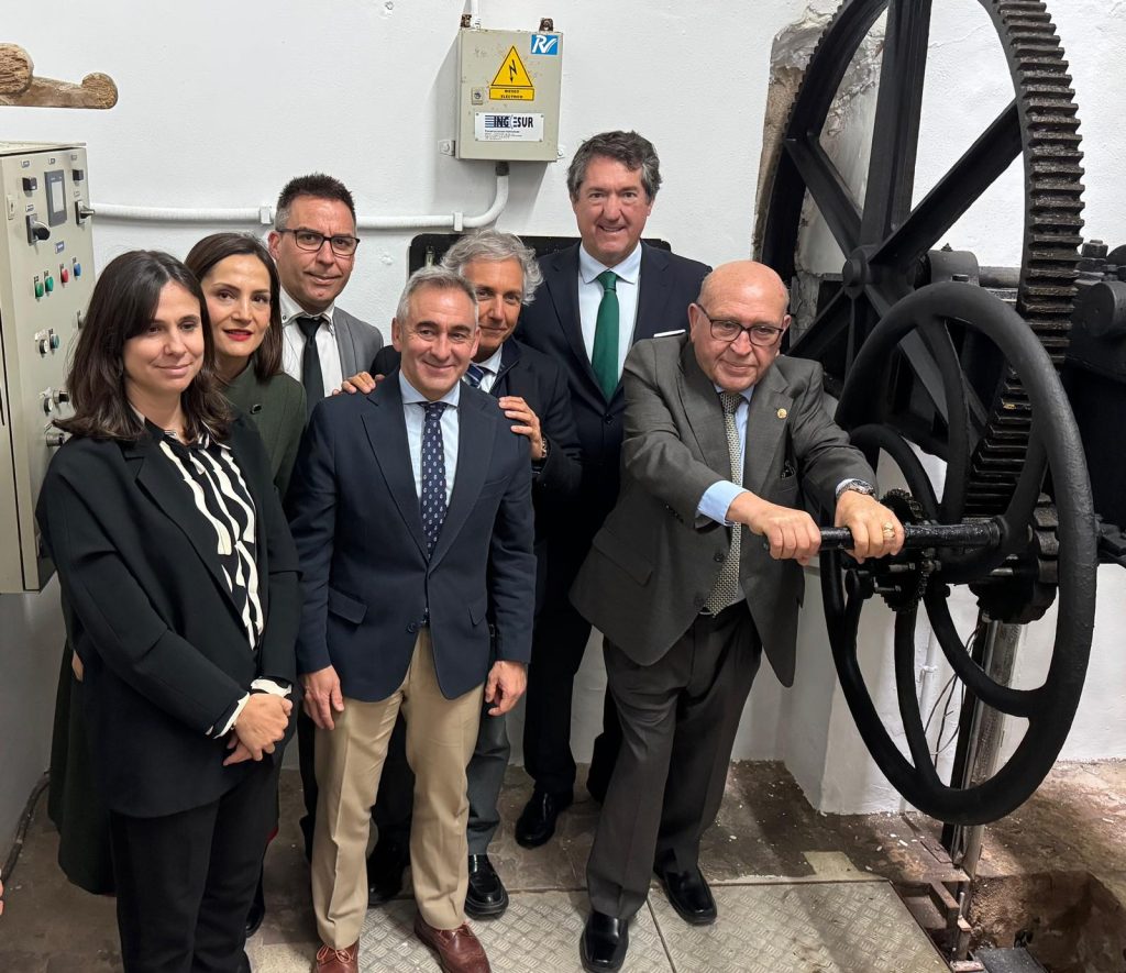 La Comunidad de Regantes de Sueca reconoce al presidente de FENACORE, Juan Valero de Palma, por su defensa del regadío