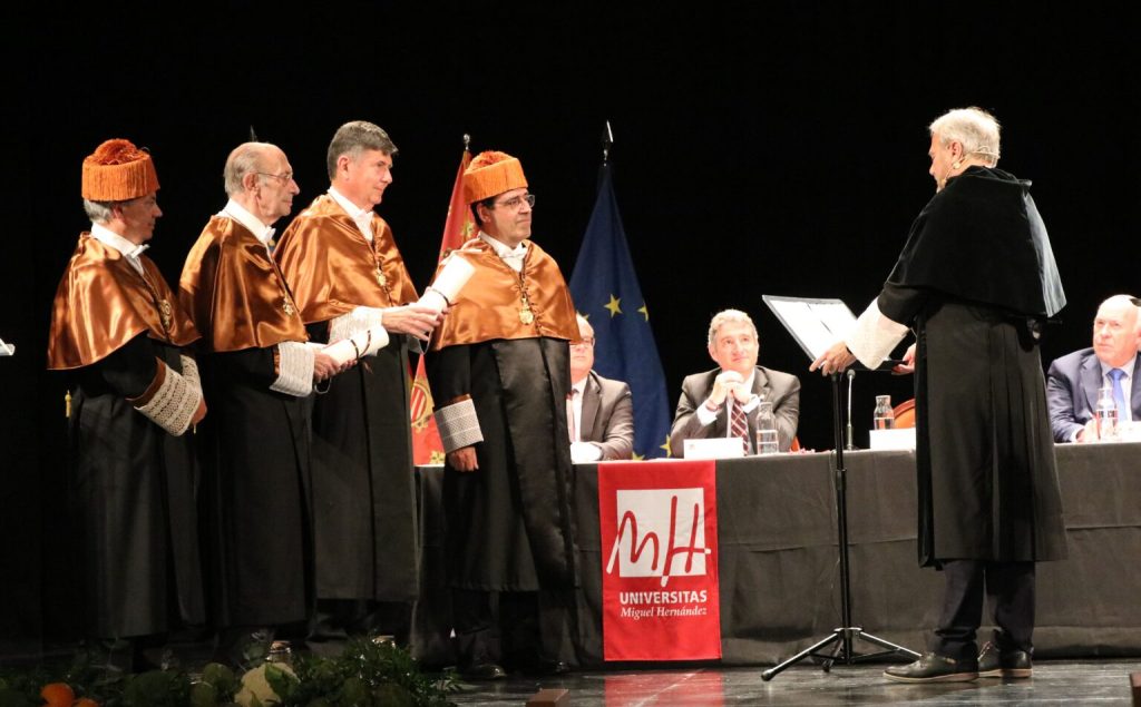 Fenacore destaca las trayectorias de Jaime Lamo de Espinosa y Manuel Pimentel tras sus investiduras como Doctores Honoris Causa por la Universidad Miguel Hernández